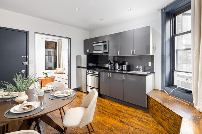 Eat-in Kitchen, start your day here - Stylish 3/4BD Apartments (+Rooftop&Backyard)