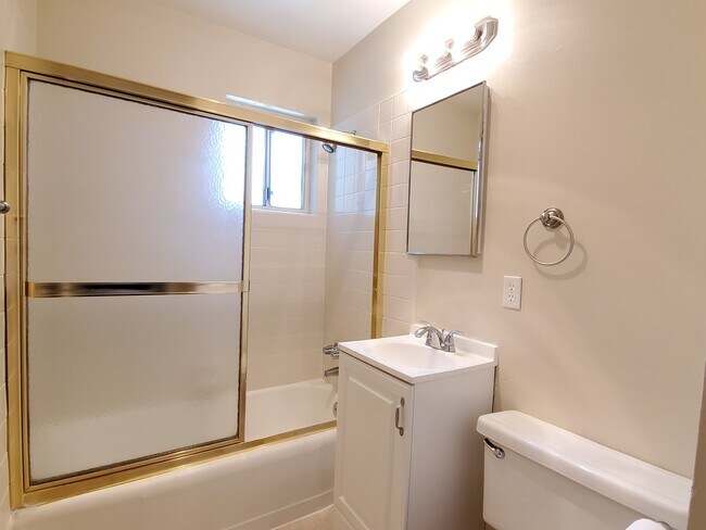 Building Photo - Charming Los Gatos Home Near Vasona, Quart...