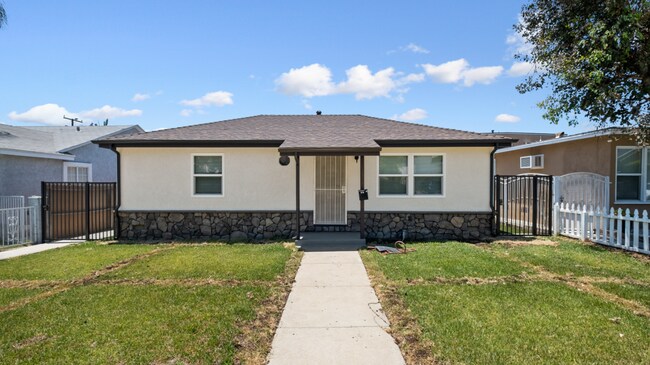 Foto del edificio - 7913 Milton Ave