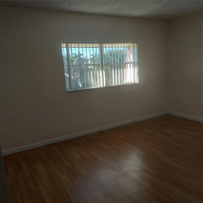 Foto del edificio - 5409 NW 27th St