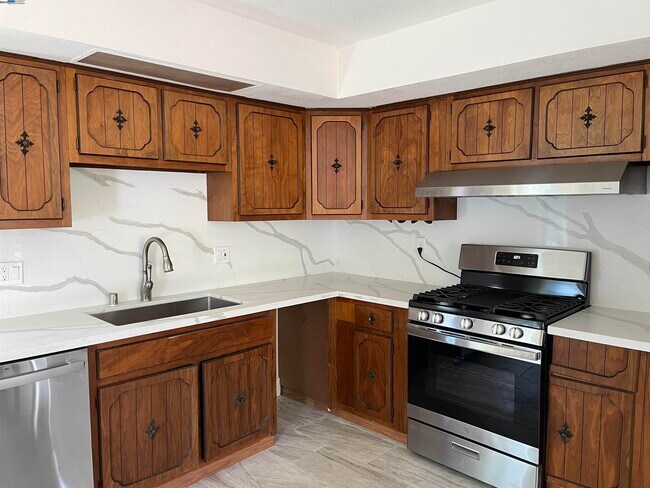 Building Photo - 838 Cherry Way