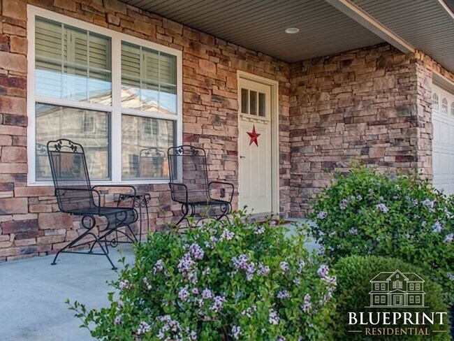 Foto del edificio - Quiet neighborhood, great neighbors, great ranch layout with beautiful covered back deck!