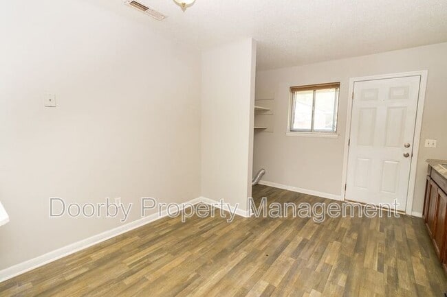 Building Photo - 6413 Basswood Ln