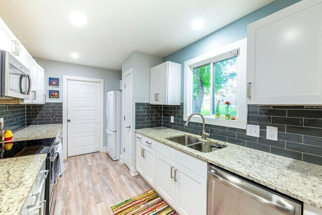 Foto del edificio - 4715 Carsonhill Dr