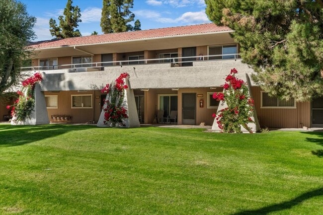 Foto del edificio - 2860 N Los Felices Rd