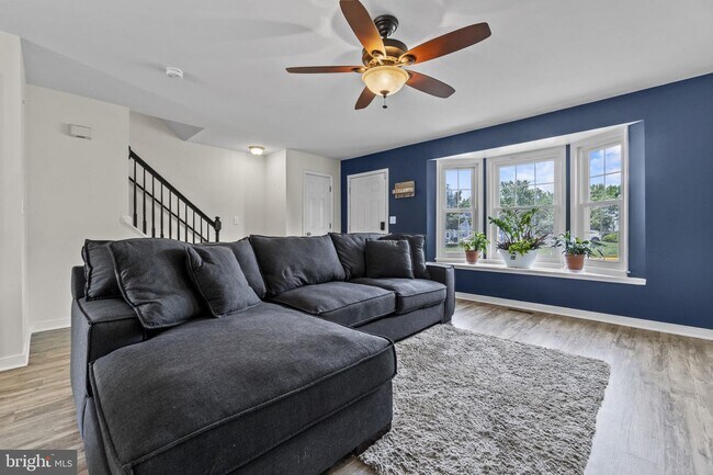 Foto del edificio - 310 Crescent Blvd