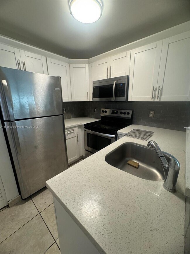 Foto del edificio - 2705 W 64th Pl