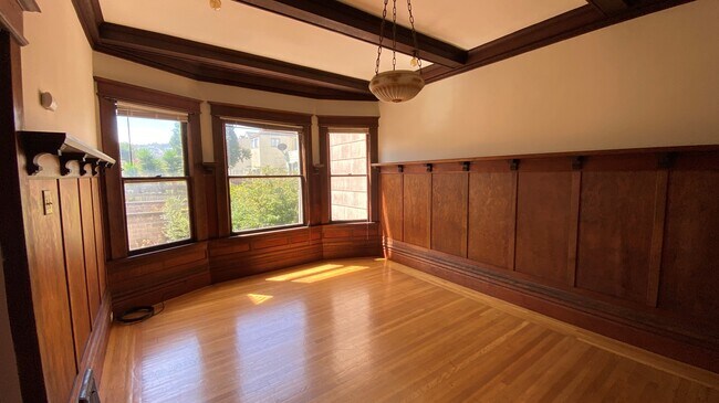 Building Photo - 929 Lincoln Way