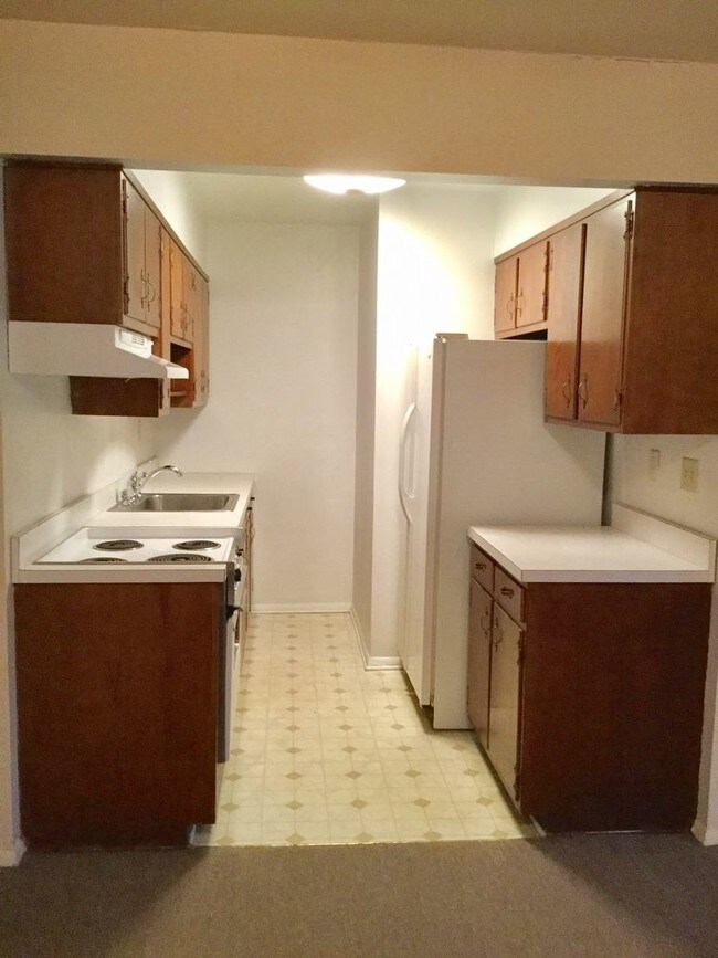 Building Photo - Two Bedroom Apartment in Manchester