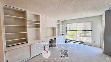 Building Photo - 8 Admiral Dr