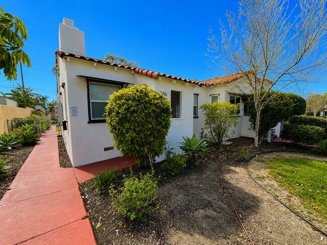 Foto del edificio - Completely Remodeled Spanish Style Midtown Apartment! Air Conditioning!