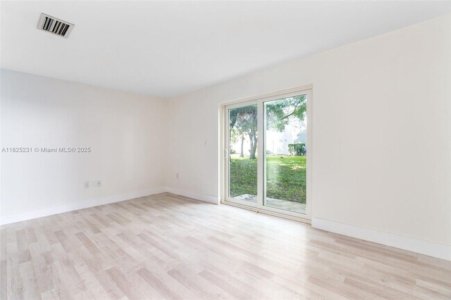 Foto del edificio - 2771 NW 191st Terrace
