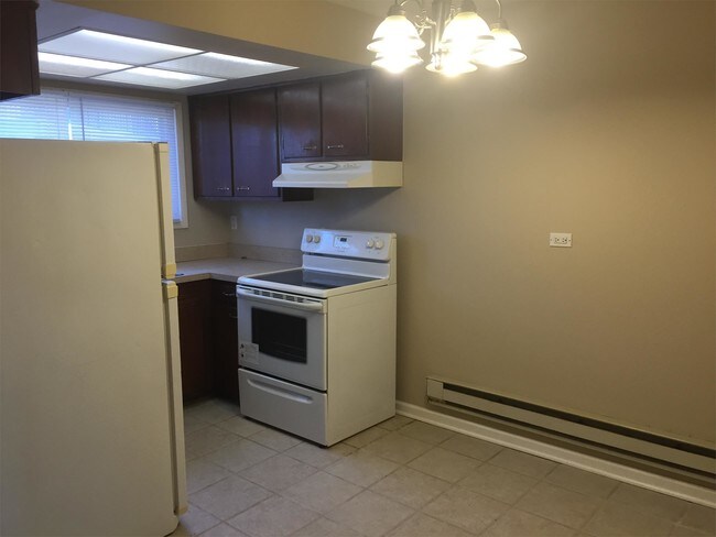 Building Photo - 1755 Maple Ln