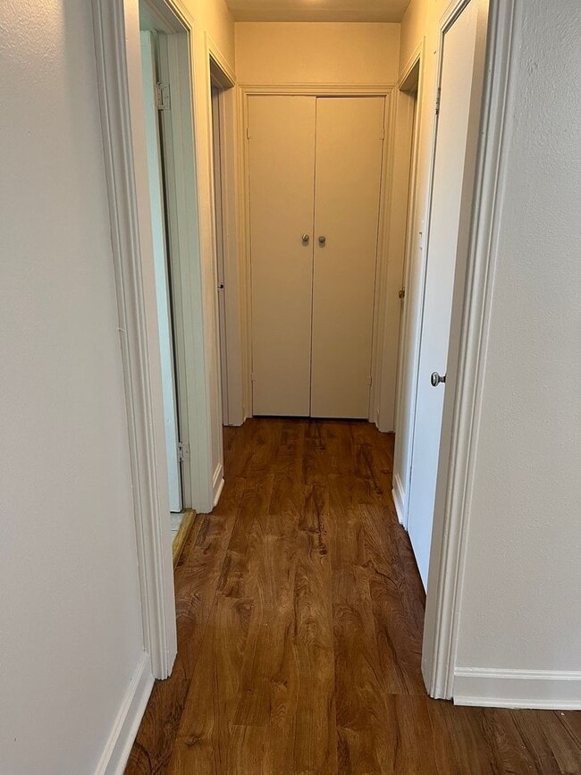Building Photo - Two Bedroom/One Bath Home