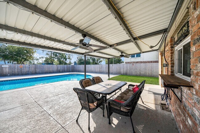 Foto del edificio - 601 E Castle Harbour Dr