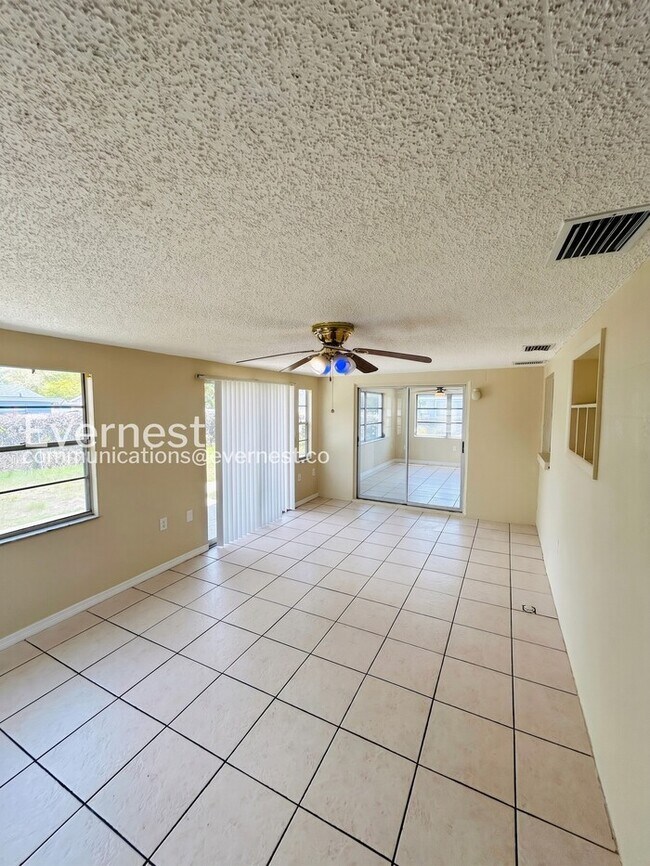 Foto del edificio - 9130 Chatam Ln