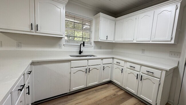 Building Photo - 2312 Coraltree Dr