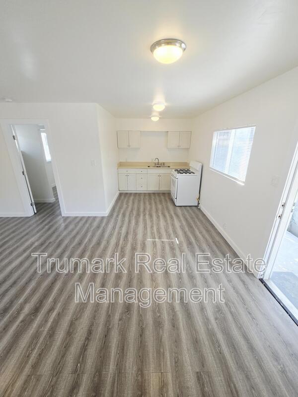 Photo - 1020 S Gerhart Ave Apartment