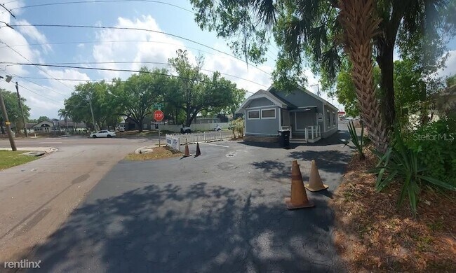 Building Photo - 2 br, 1 bath House - 1601 W Sligh Avenue