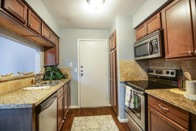 Foto del edificio - 1116 Bering Dr