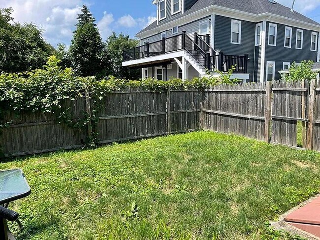 Foto del edificio - 309-311 Newton Street Waltham, MA