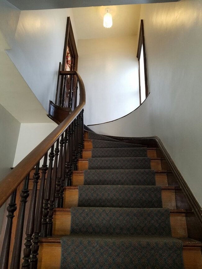 Building Photo - 204 Burr