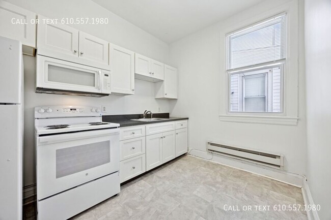 Building Photo - Newly Renovated 2 Bedroom 1 Bath Available...