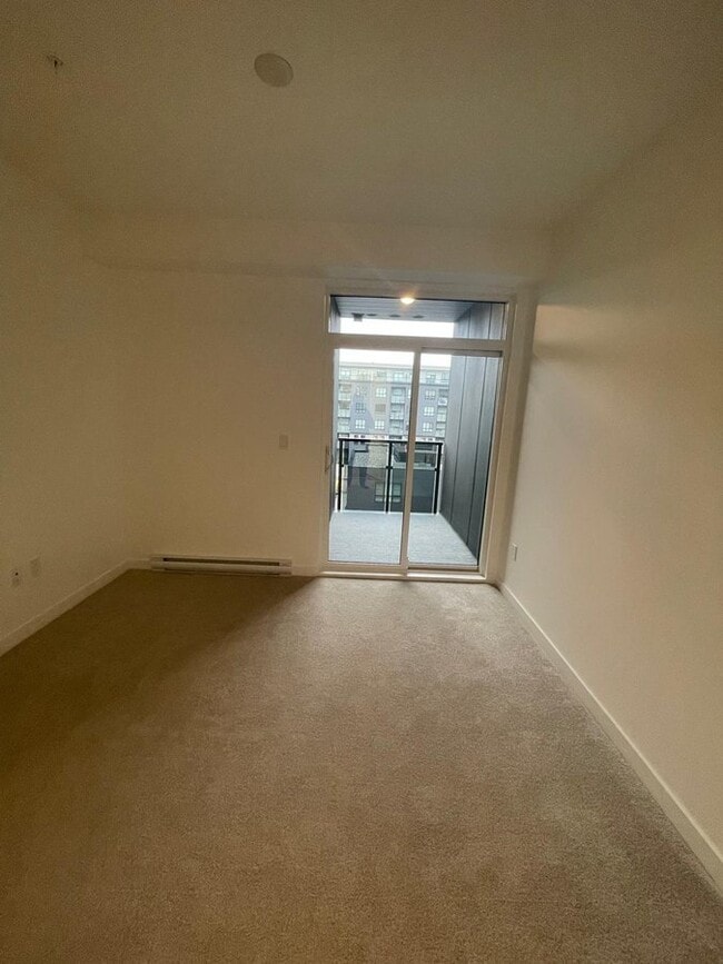 Building Photo - 15733-15785 85 Ave