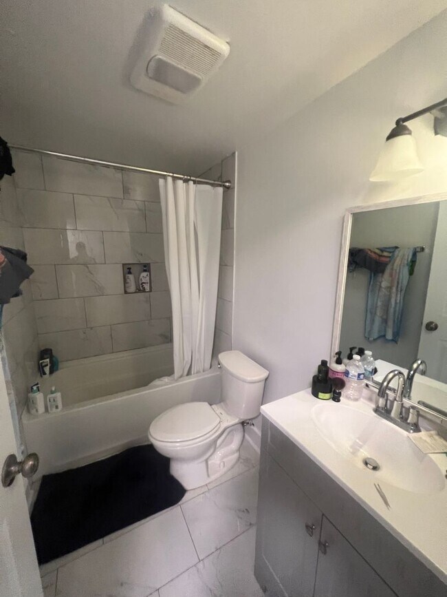 Foto del edificio - 2bd/1ba with New Appliances Near Campus Located on Oak St. Text 510-631-1171 for more info!