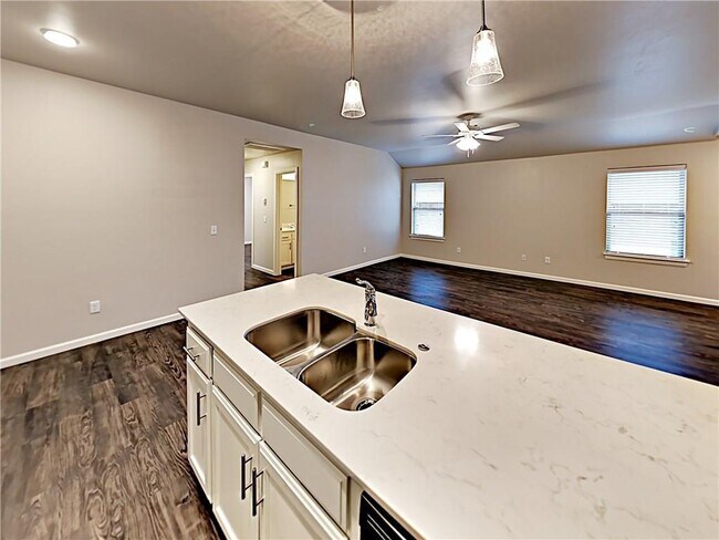 Foto del edificio - 11516 Keystone Cir