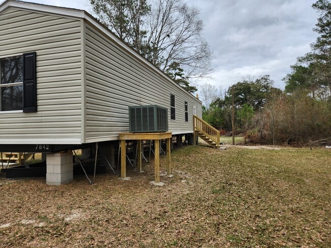 Foto del edificio - 19066 Taylor Rd