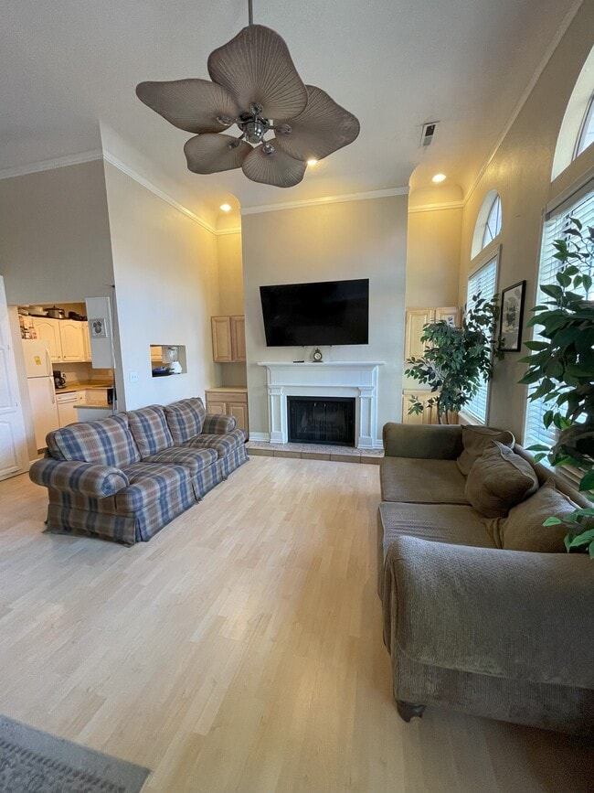 Building Photo - 325 S 200 E