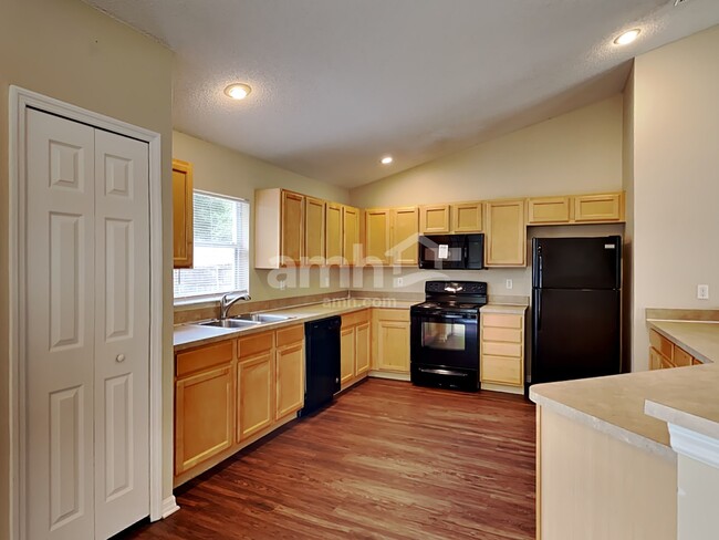 Building Photo - 1005 Sandhill St