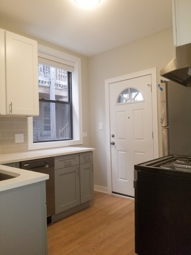 Foto del edificio - 5045 N Damen Ave
