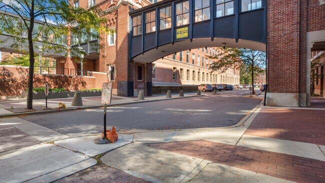 Foto del edificio - 200 River Pl Dr