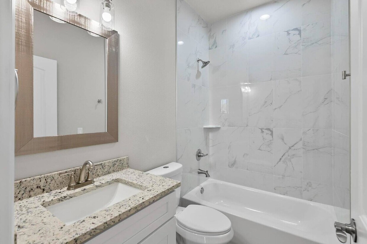 Foto principal - 37 Louisville Dr