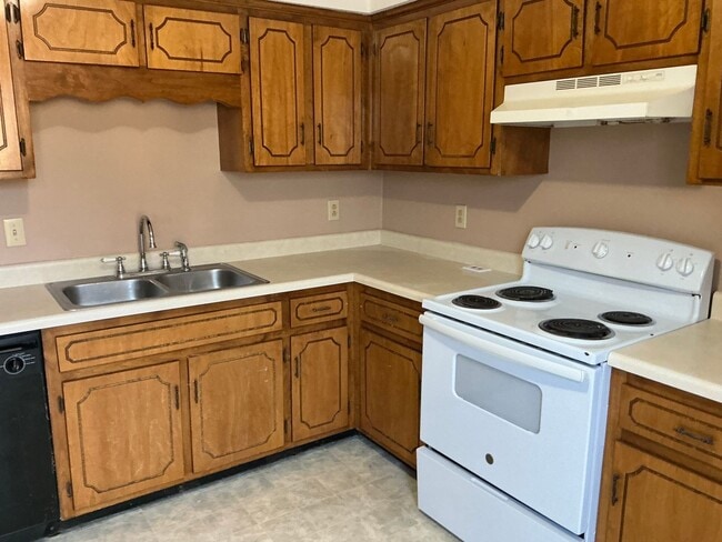 Building Photo - 441 Martha Ln