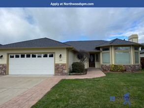 Building Photo - 3239 Ford Dr