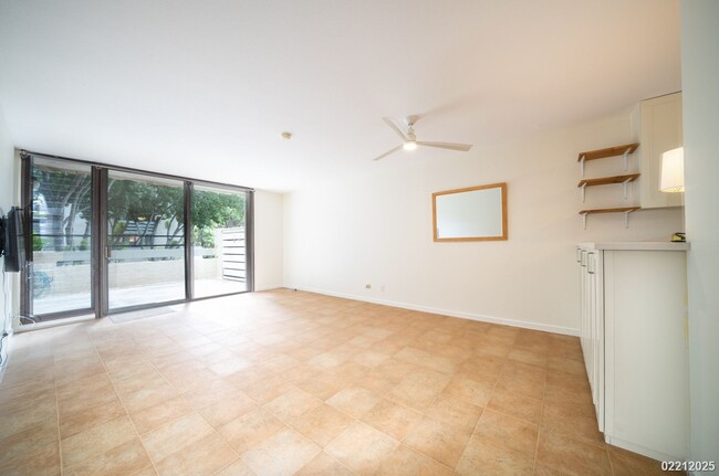 Foto del edificio - Rarely available!  2 bdrm, 1 bath, 2 parki...