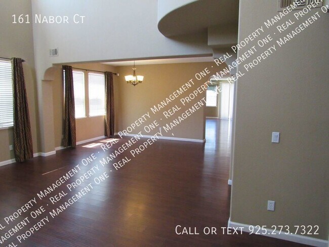 Foto del edificio - Gorgeous 4 Bed, 3.5 Bath in Perfect Tracy ...