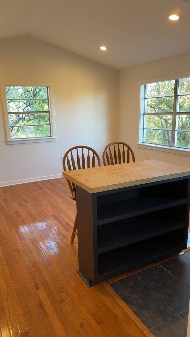 Foto del edificio - One bedroom in Belhaven Heights!