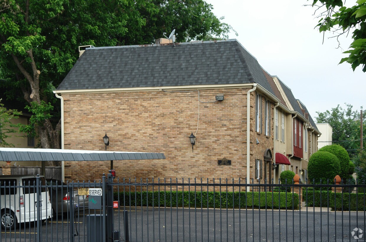 Building Photo - 2727 Shelby Ave