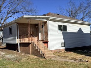 Building Photo - 1317 Plum St
