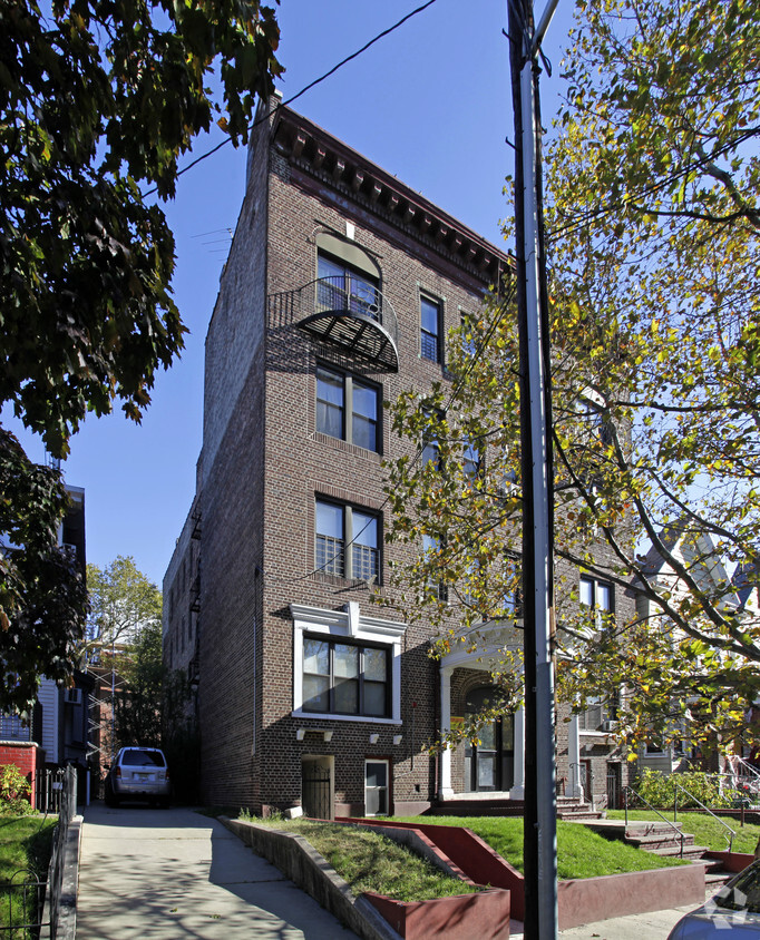 Foto del edificio - 74-76 Fairview Ave