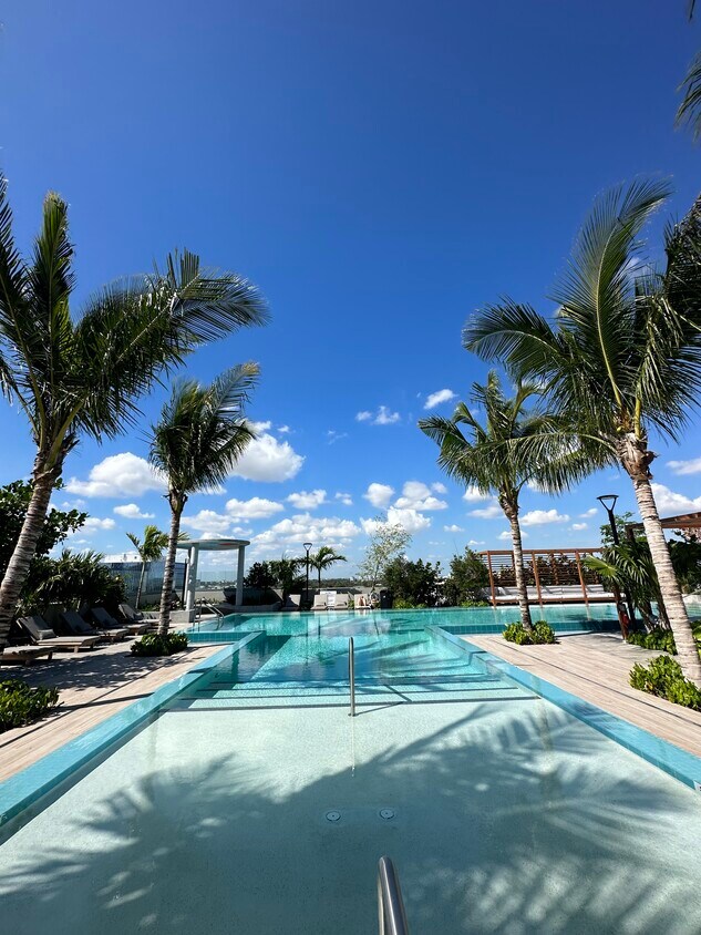 Foto principal - 408 NW 32nd St