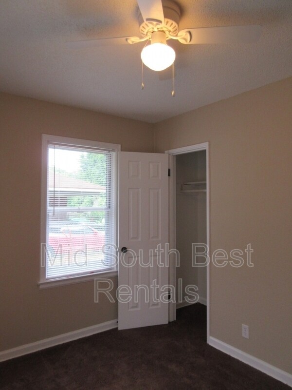 Building Photo - 1440 Rolling Hills Dr