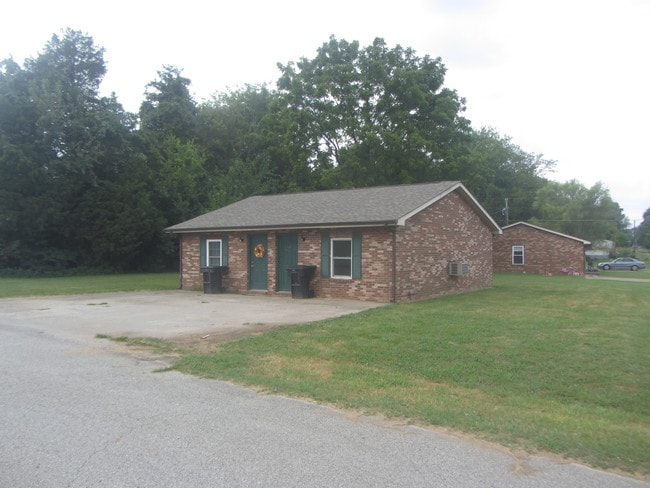 245 Arkansas Ave Unit 1, Oak Grove, KY 42262 Apartment