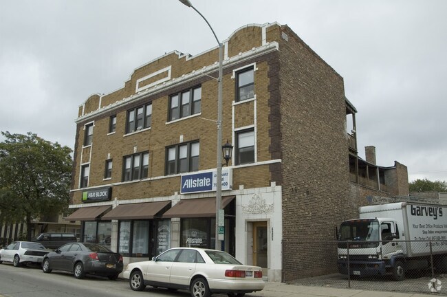 Foto del edificio - 6301 Roosevelt Rd