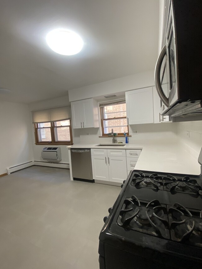 Building Photo - 5230 N Delphia Ave