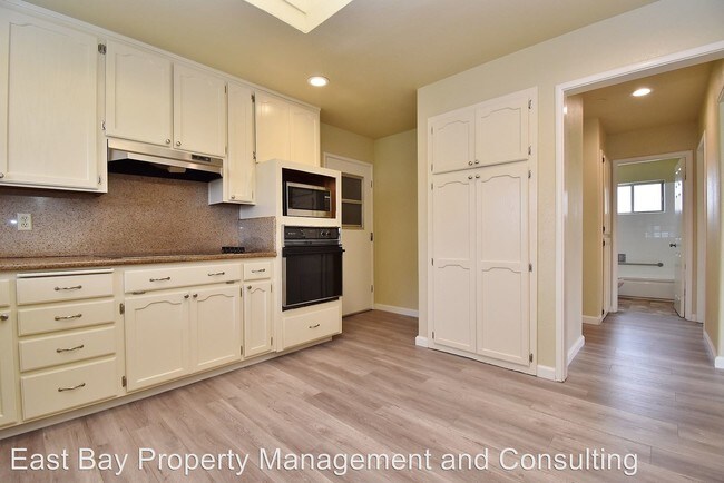 Building Photo - 3 br, 2 bath House - 40461 Robin St